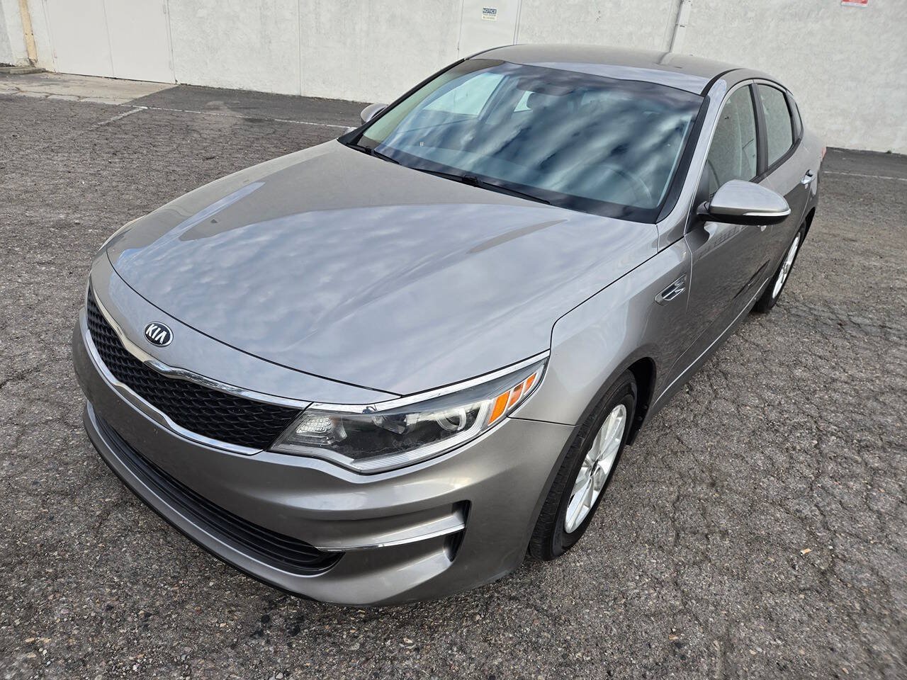 Used 2018 Kia Optima LX FWD image 9