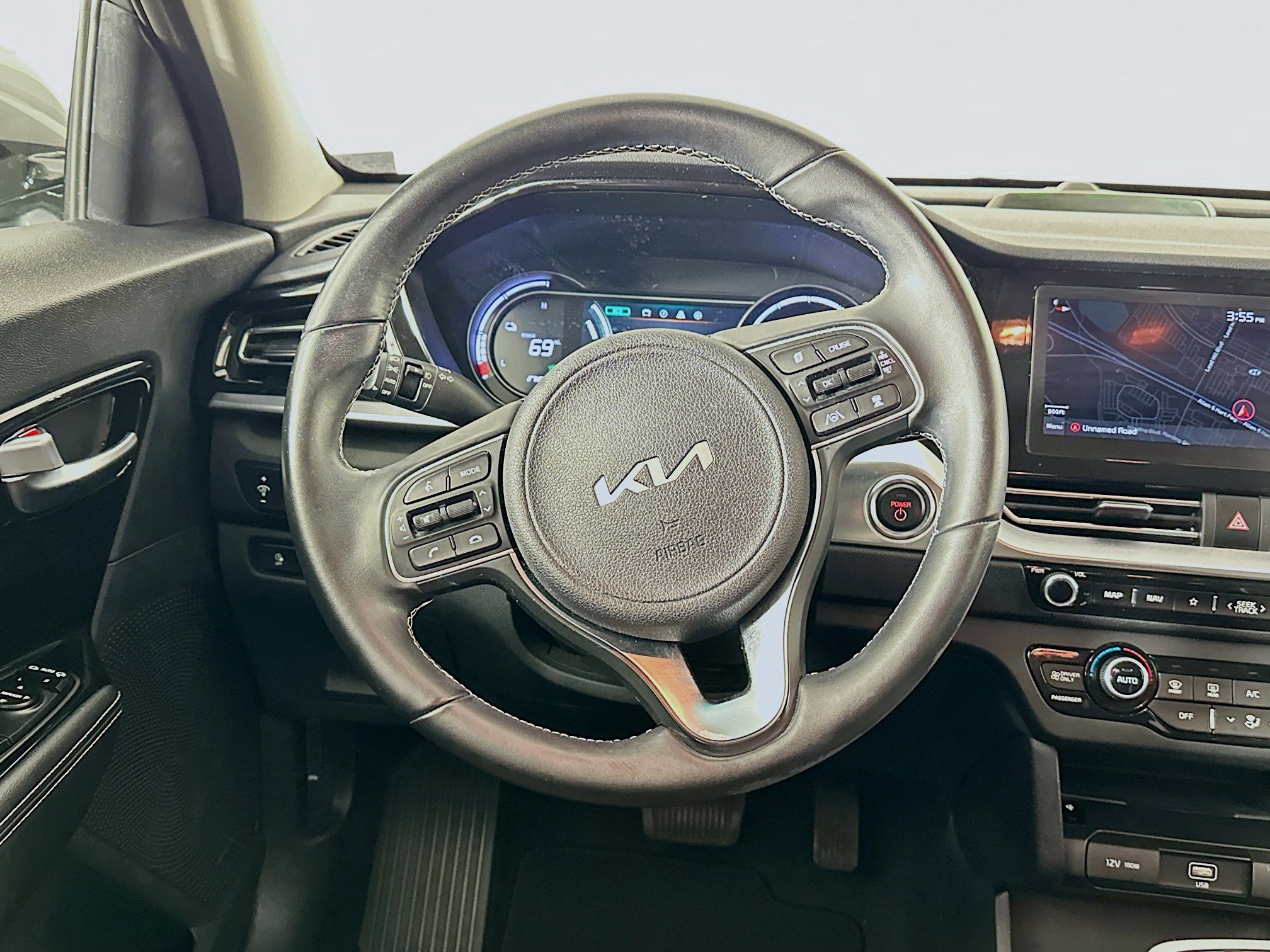 Used 2022 Kia Niro EX image 18