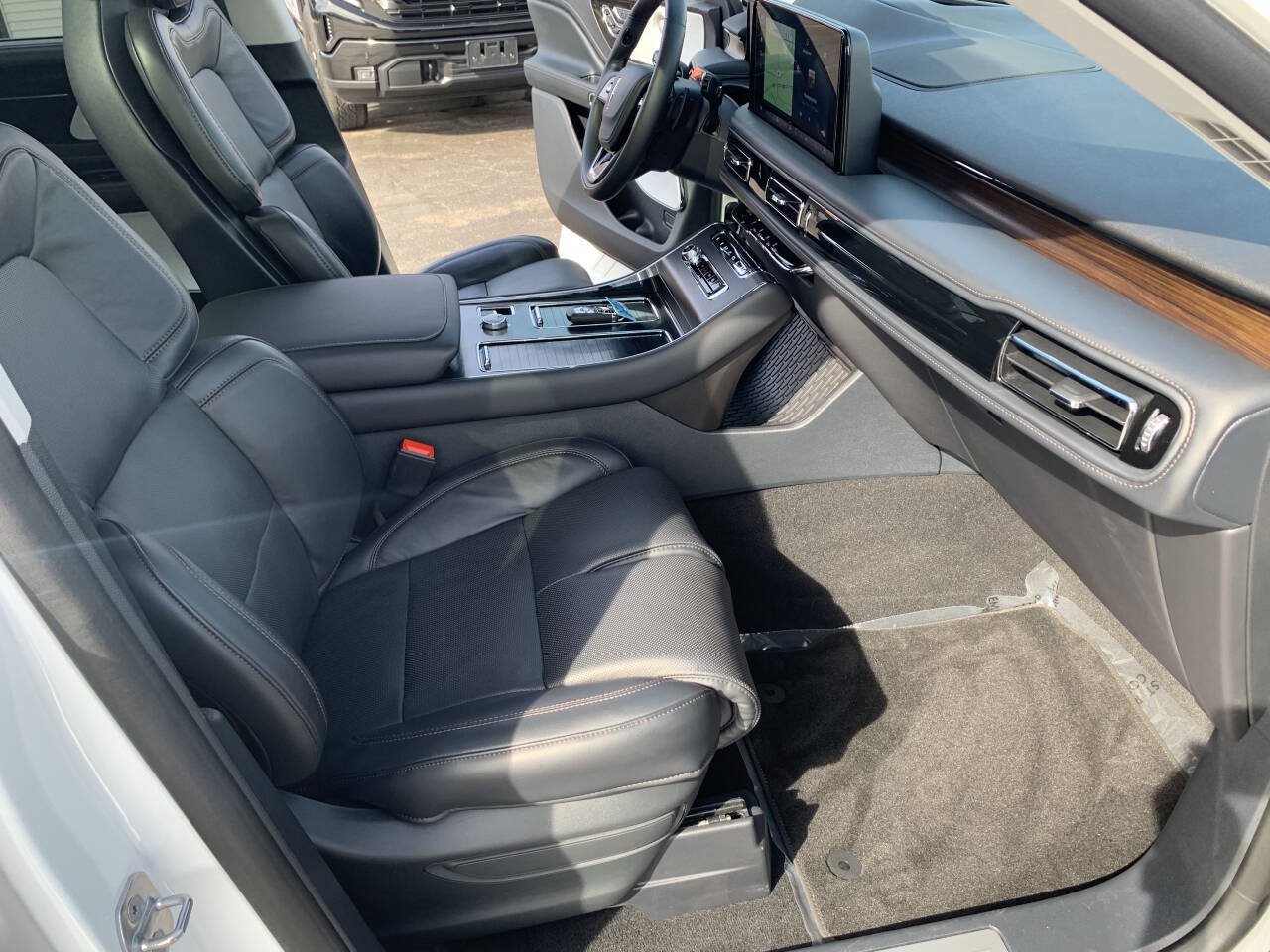 Used 2025 Lincoln Aviator Reserve w/ Luxury Package AWD/4WD image 33
