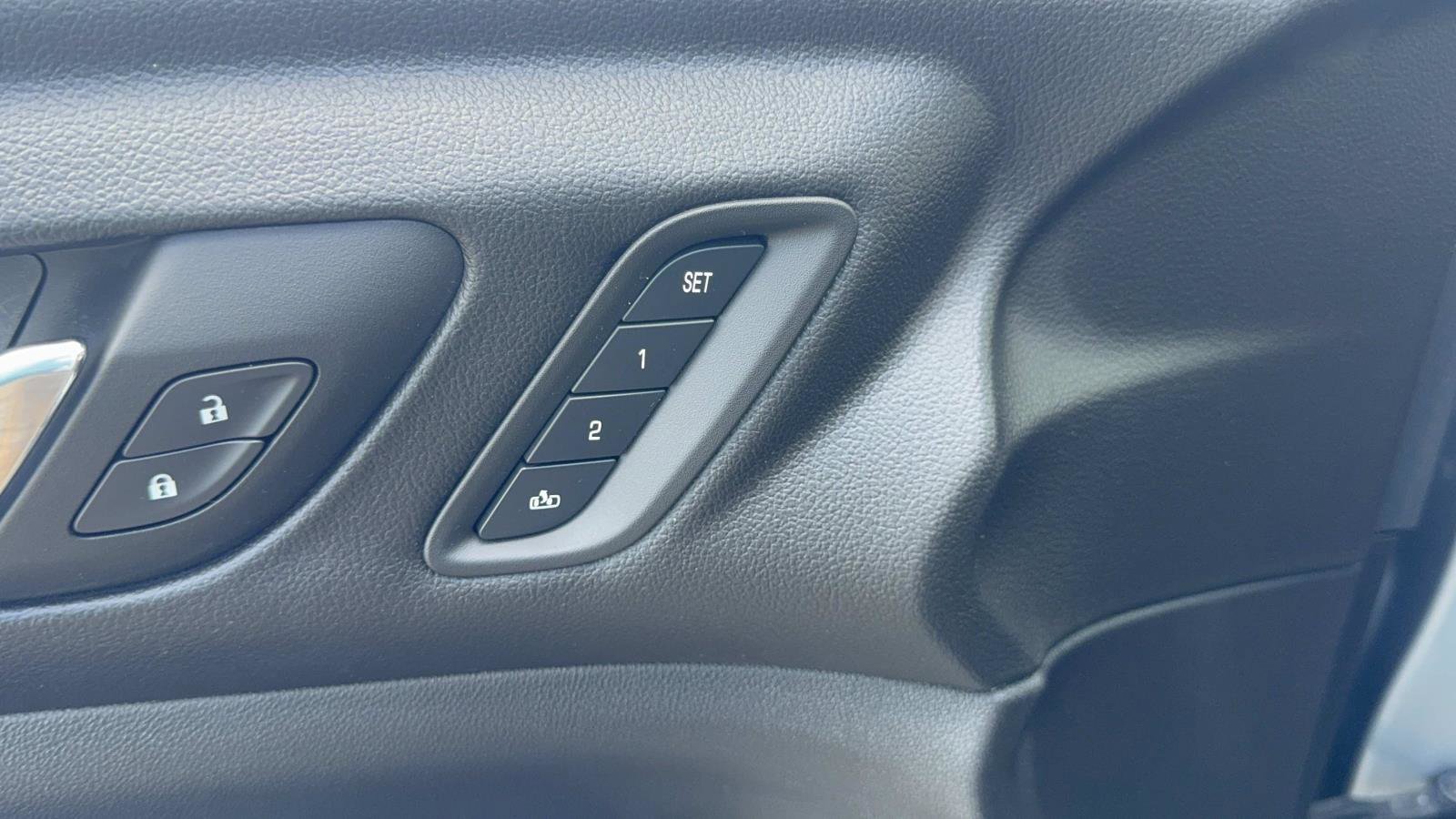 Used 2023 GMC Acadia Denali w/ Denali Technology Package image 37