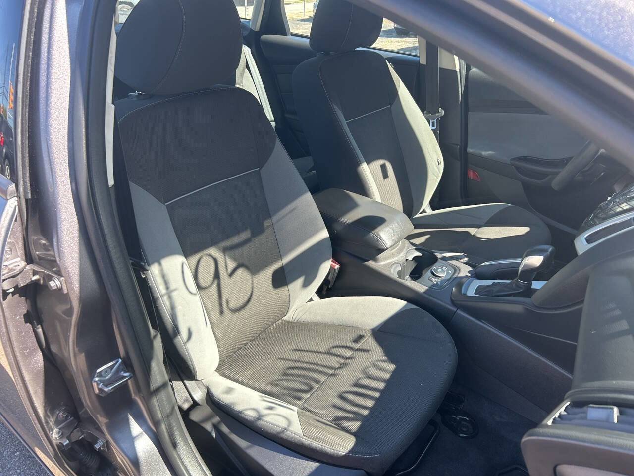 Used 2013 Ford Focus SE w/ SE Winter Pkg image 21