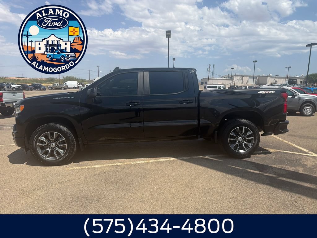 Used 2022 Chevrolet Silverado 1500 RST AWD/4WD image 2