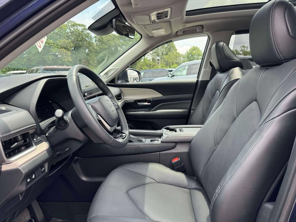 Used 2026 Toyota Grand Highlander AWD image 17