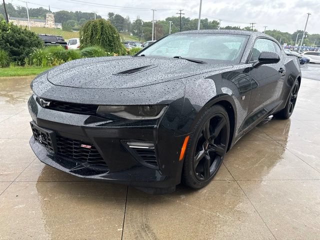 Used 2018 Chevrolet Camaro SS w/ LPO RS/SS Interior Package RWD image 3