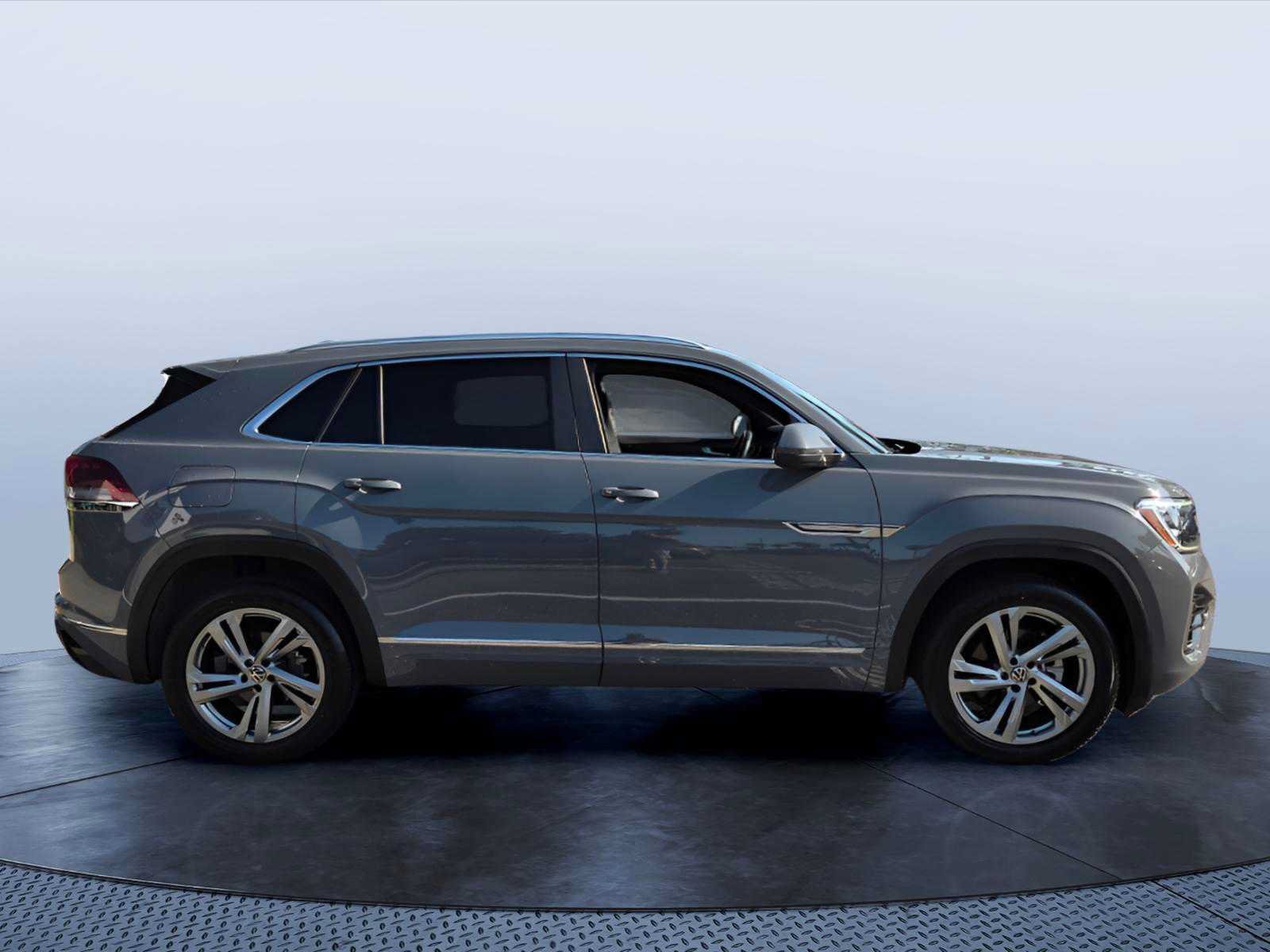 Used 2024 Volkswagen Atlas Cross Sport SEL R-Line AWD/4WD image 3