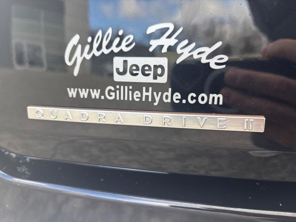 Used 2023 Jeep Grand Wagoneer L Series III w/ Rear Seat Video Group 1 image 10