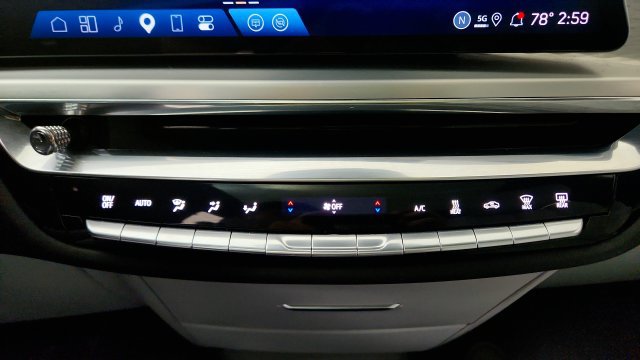 Used 2025 Cadillac Lyriq Luxury w/ LPO, Floor Liner Package RWD image 69