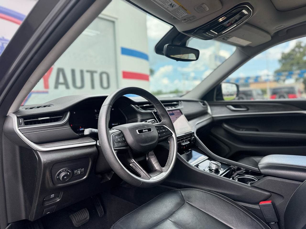 Used 2023 Jeep Grand Cherokee L Limited AWD/4WD image 44