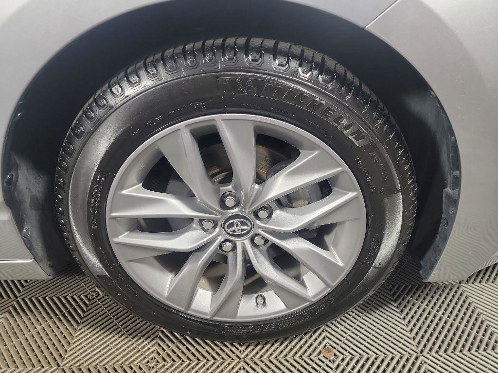 Used 2019 Toyota Avalon XLE w/ All Weather Liner Package image 3