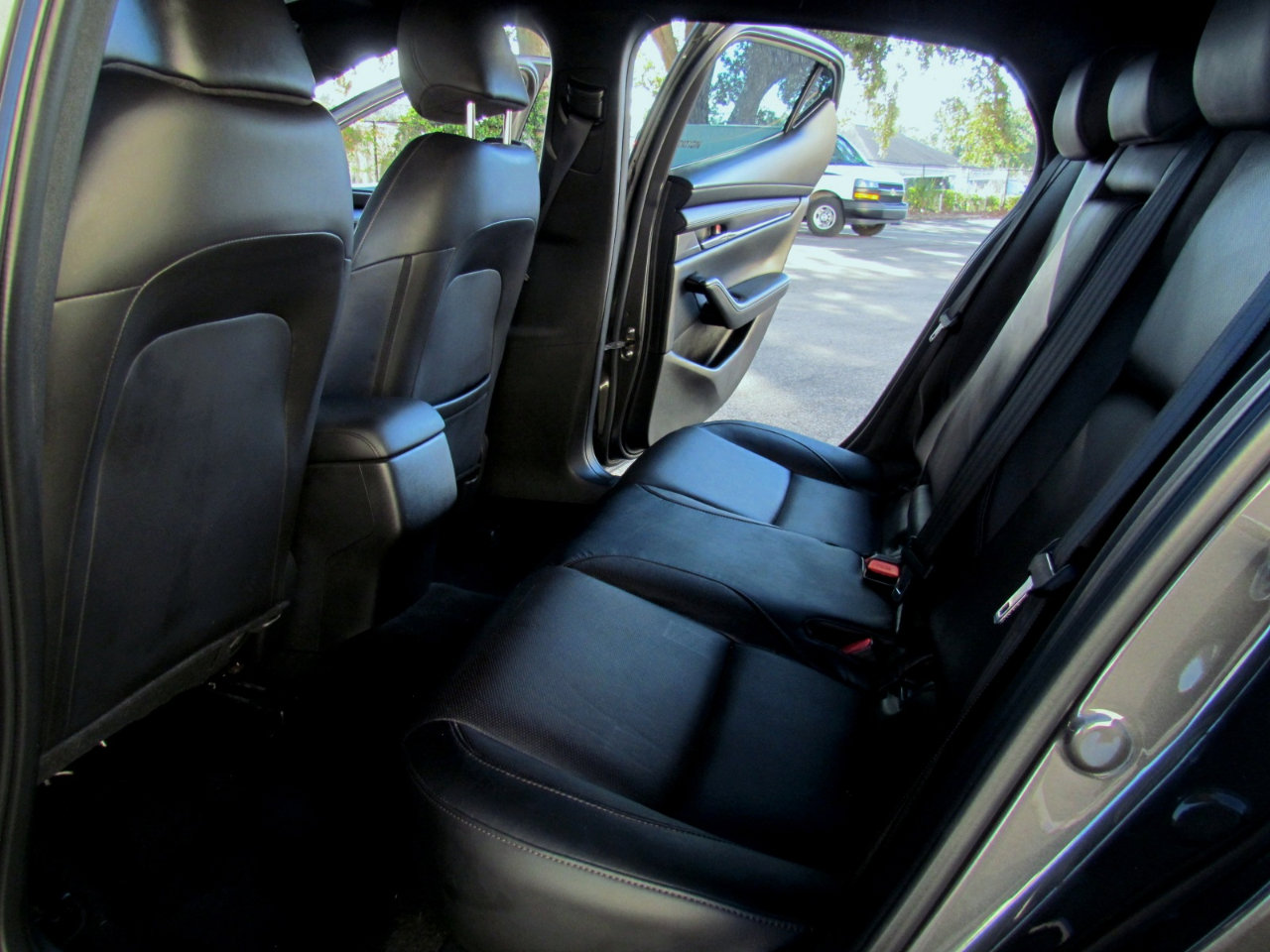 Used 2020 MAZDA MAZDA3 Hatchback w/ Premium Package image 17