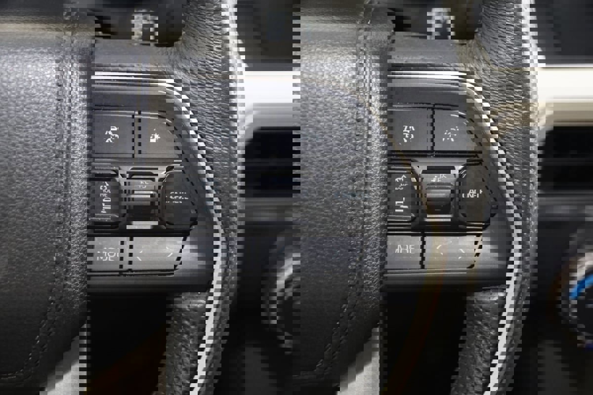 Used 2024 Toyota Tacoma TRD Off-Road image 32