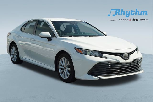 Used 2018 Toyota Camry LE image 1