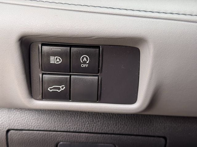 Used 2023 Toyota Highlander LE FWD image 24