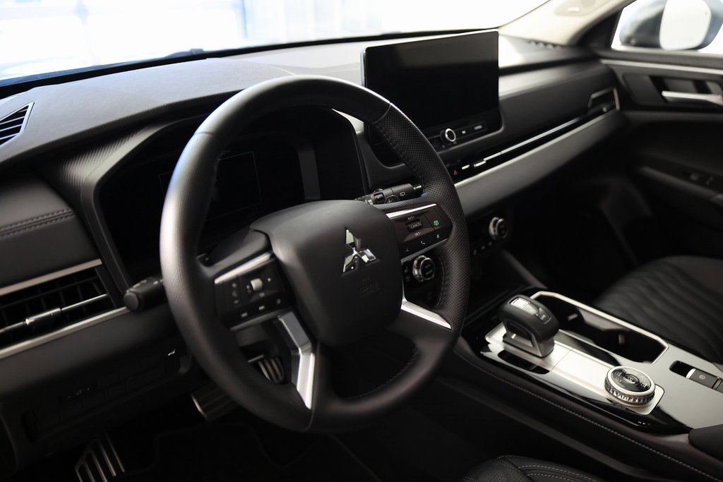 Used 2025 Mitsubishi Outlander SEL image 20