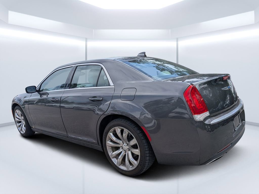 Used 2018 Chrysler 300 Touring w/ Chrome Appearance Package RWD image 5
