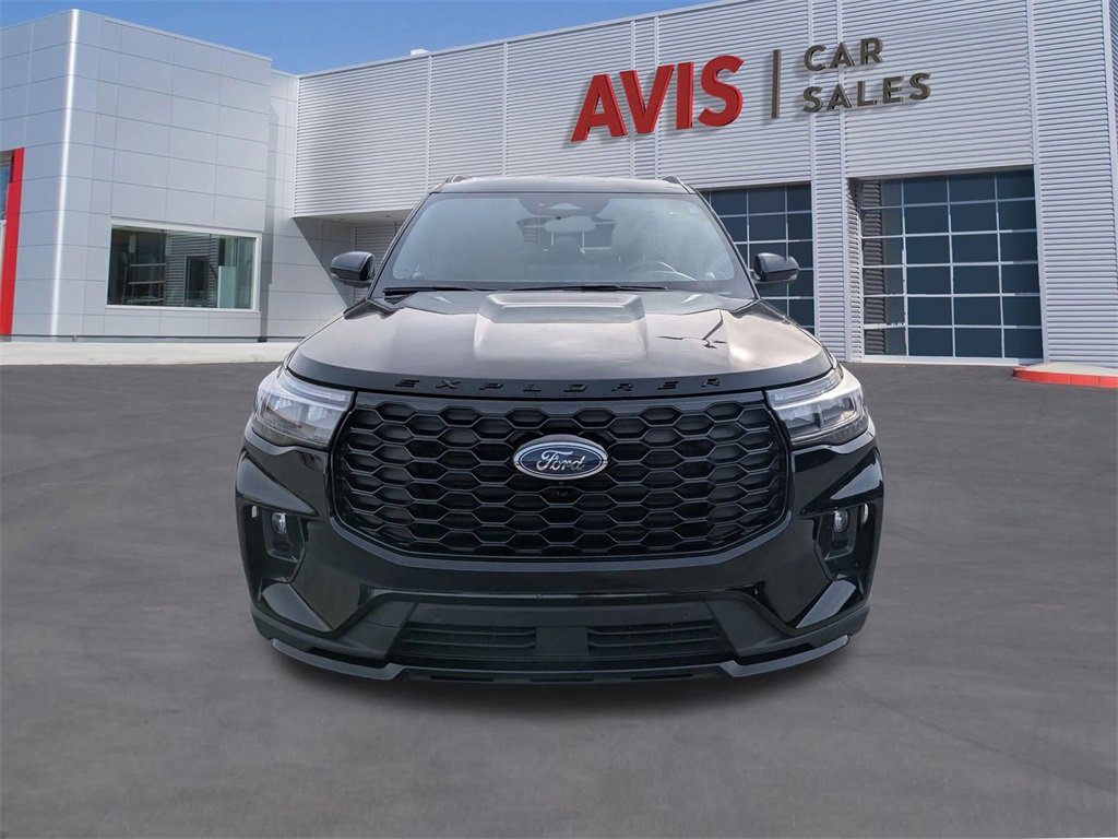 Used 2025 Ford Explorer ST-Line w/ ST-Line Street Pack image 2