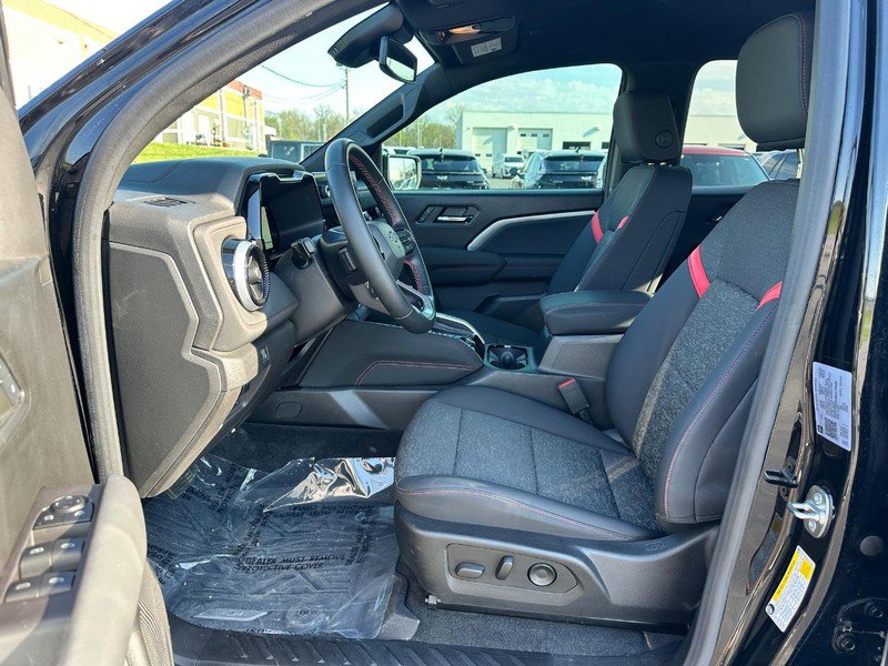 Used 2024 Chevrolet Colorado Z71 w/ Z71 Convenience Package 2 image 18