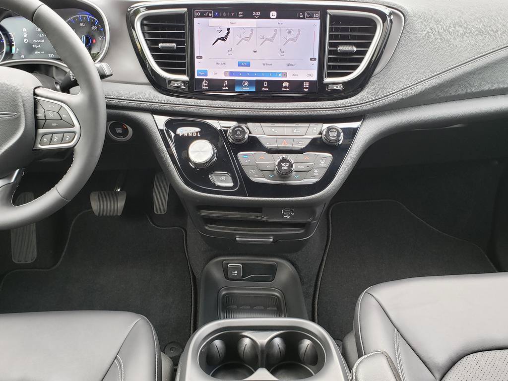 New 2026 Chrysler Pacifica Select AWD/4WD image 15