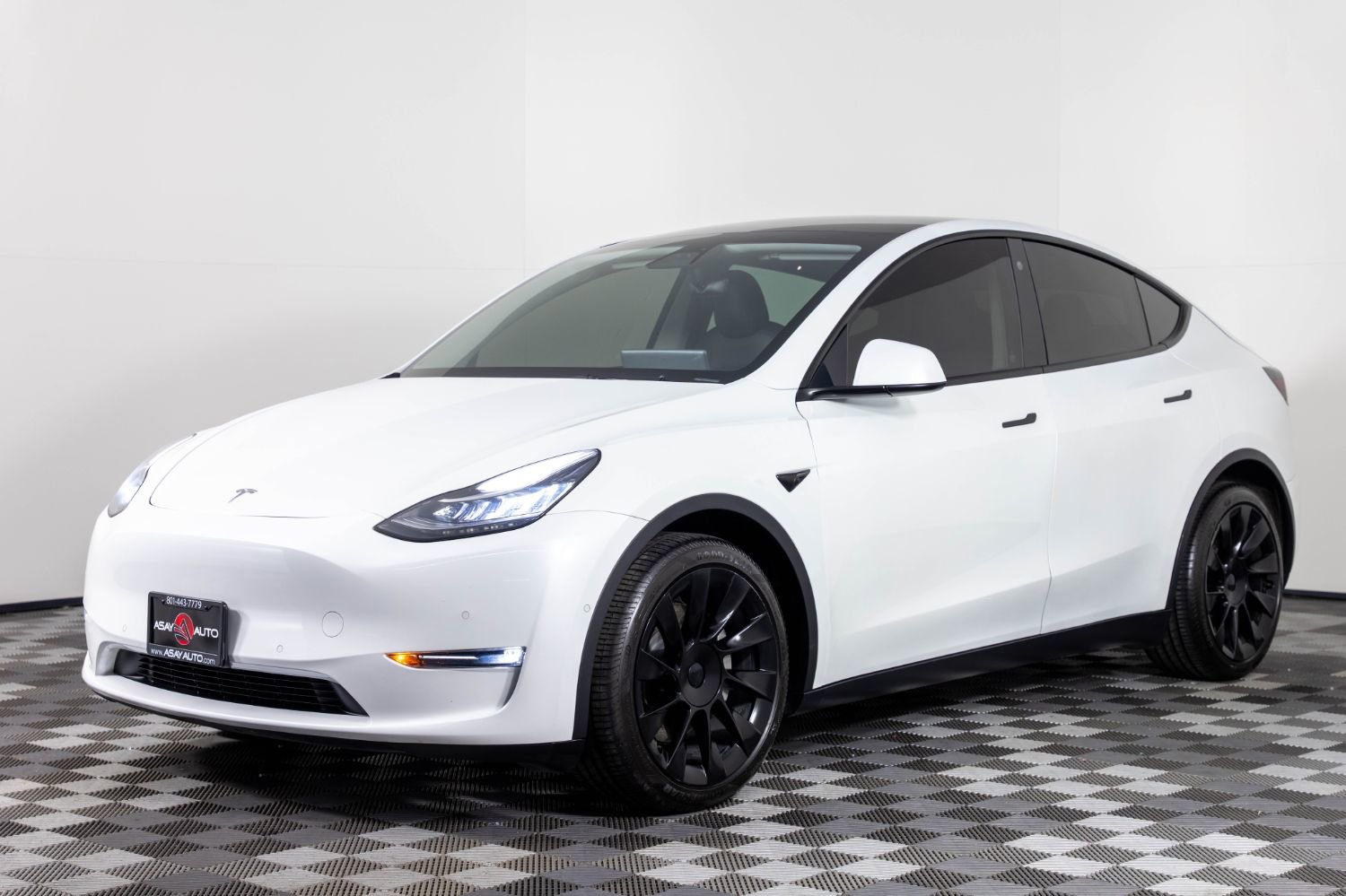 Used 2021 Tesla Model Y Long Range image 1