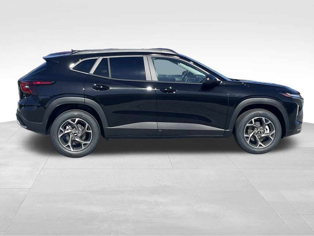 New 2026 Chevrolet Trax LT w/ Driver Confidence Package image 2