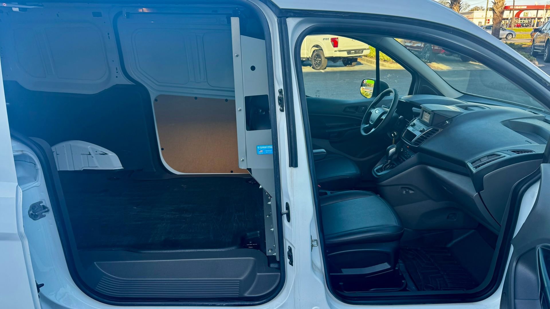 Used 2022 Ford Transit Connect XL image 9