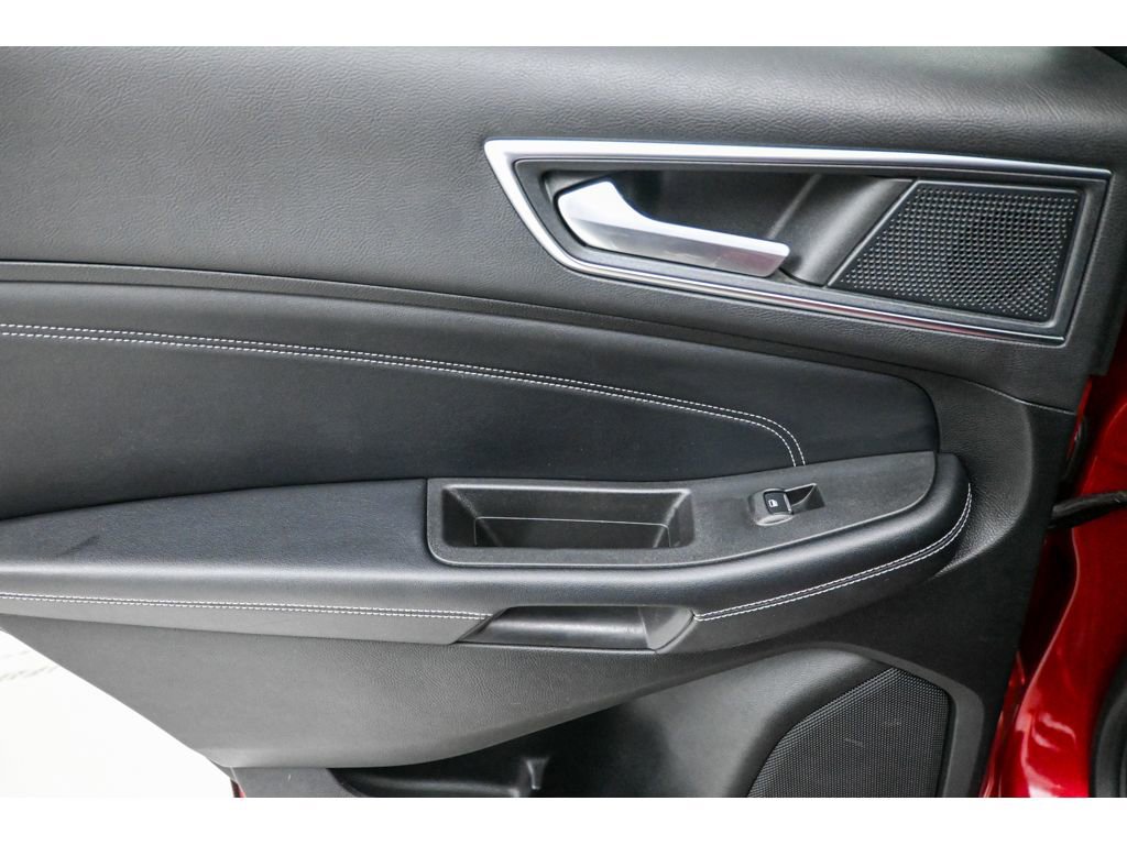 Used 2022 Ford Edge Titanium w/ Class II Trailer Tow Package image 25