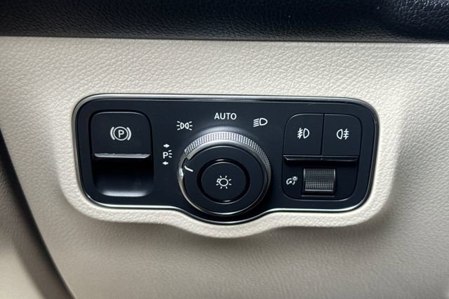 Used 2022 Mercedes-Benz GLB 250 image 41