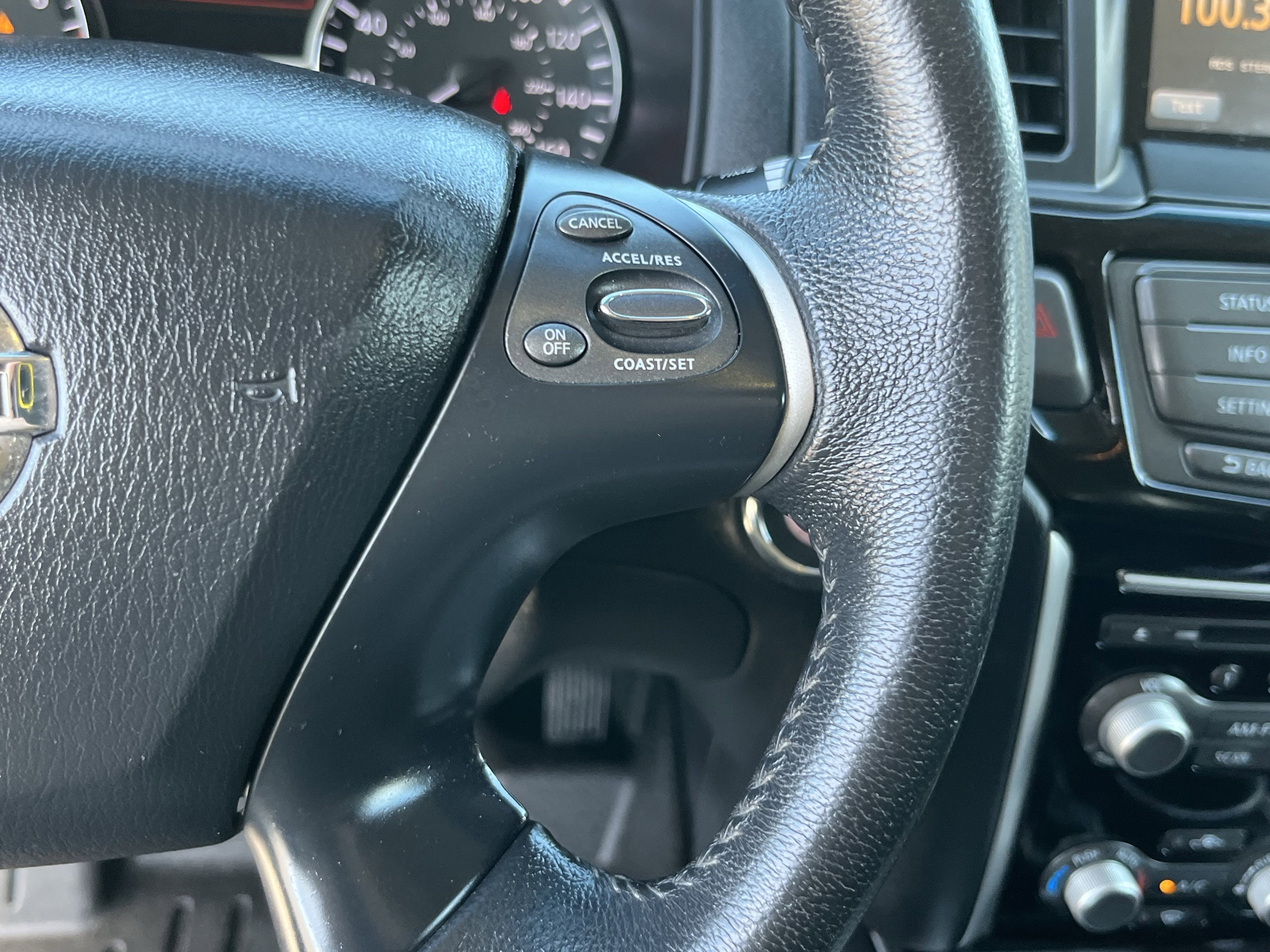 Used 2014 Nissan Pathfinder SV image 22