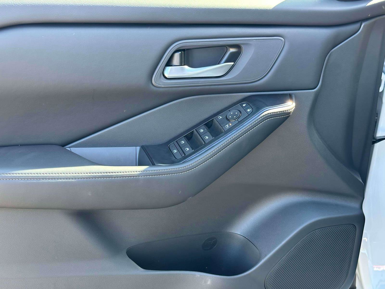 Used 2026 Nissan Rogue SV image 19