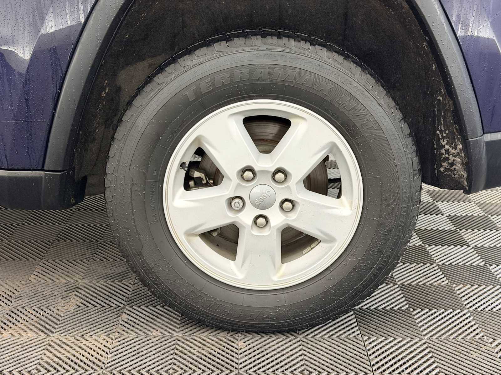 Used 2012 Jeep Grand Cherokee Laredo w/ All Weather Capability Group image 13