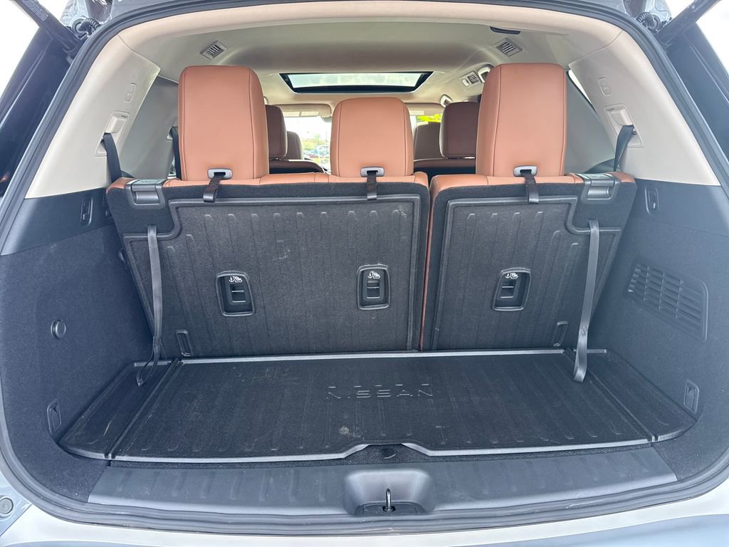 Used 2025 Nissan Pathfinder Platinum image 28