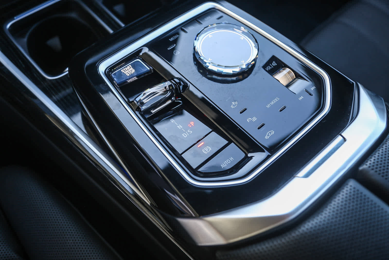 Used 2024 BMW 760i xDrive w/ Premium Package 2 image 16