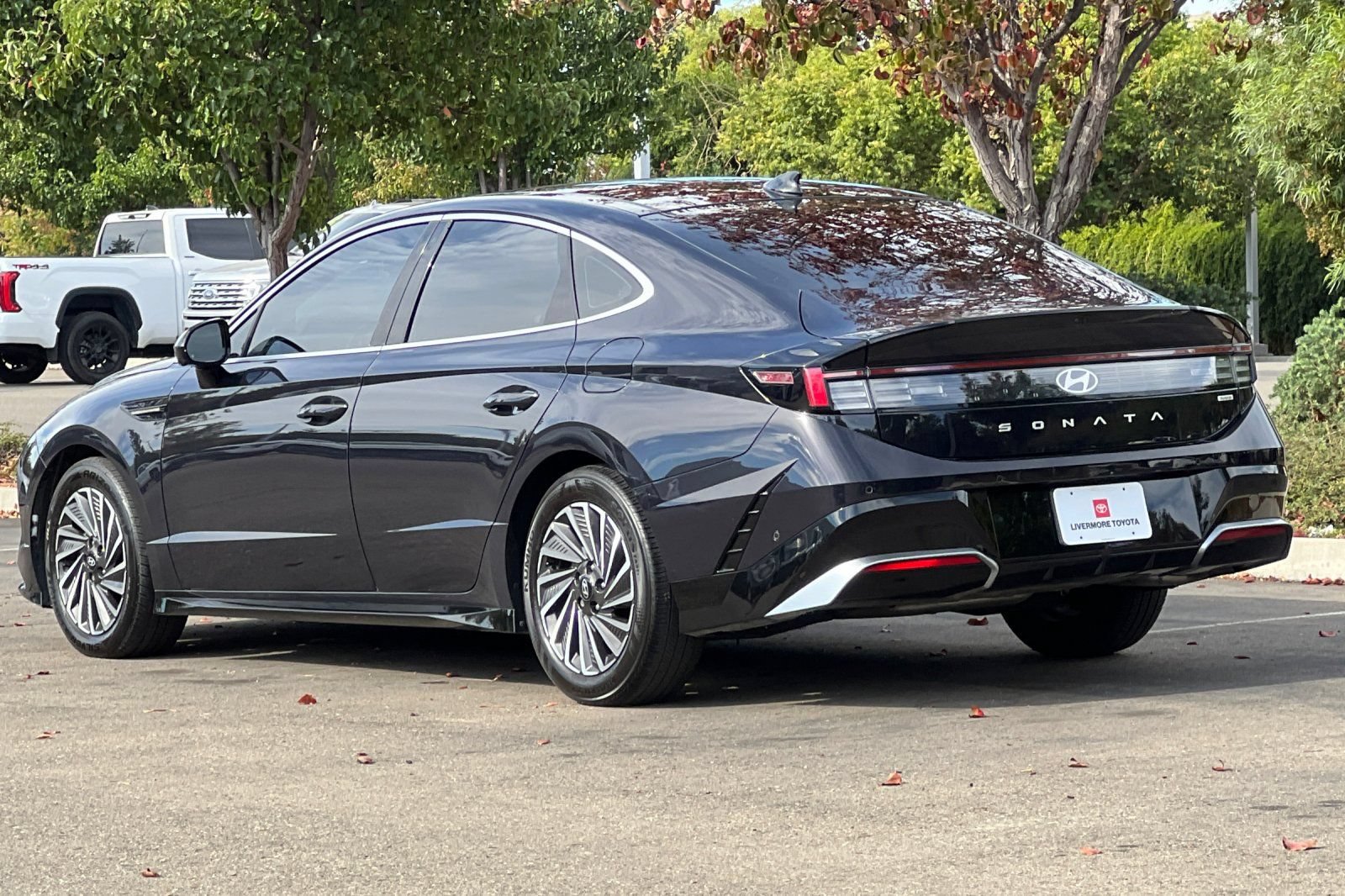 Used 2025 Hyundai Sonata Limited FWD image 6