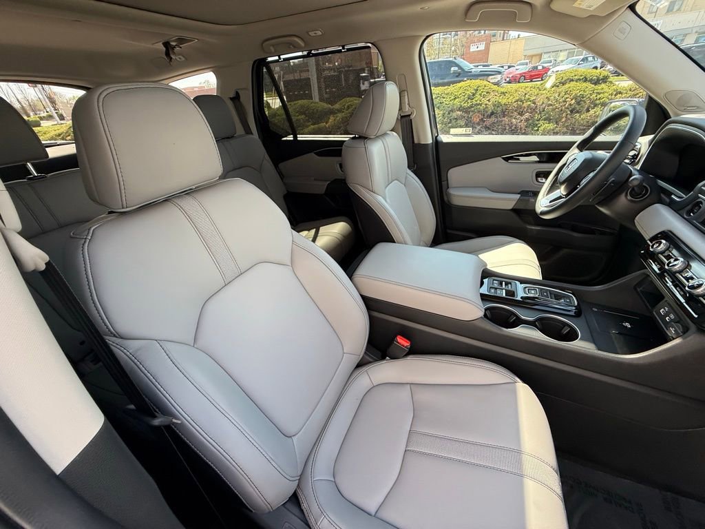 Used 2025 Honda Pilot Touring image 43