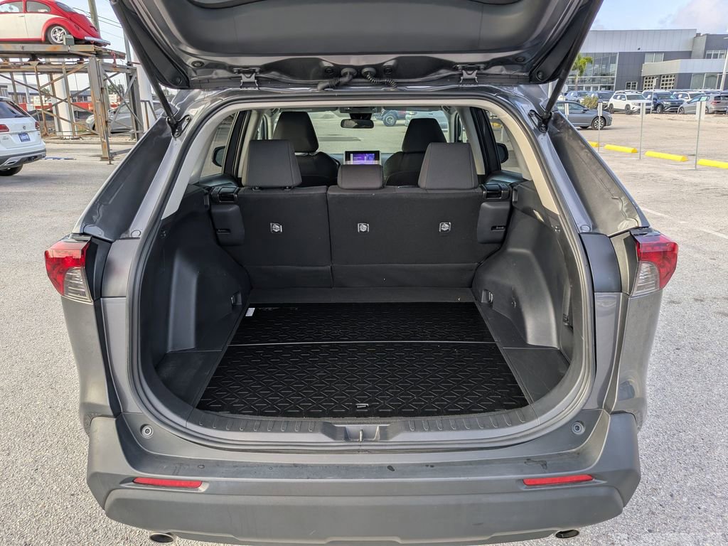 Used 2025 Toyota RAV4 LE AWD/4WD image 11