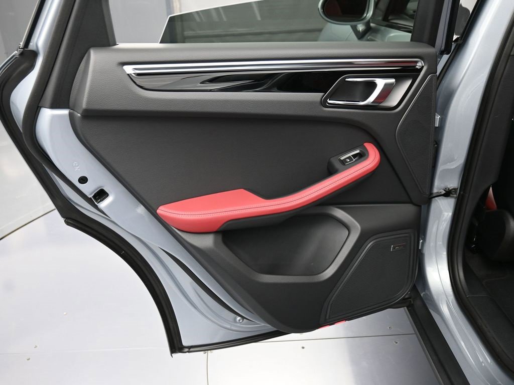 New 2026 Porsche Macan image 22