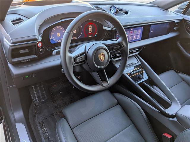 Used 2025 Porsche Macan Electric image 4