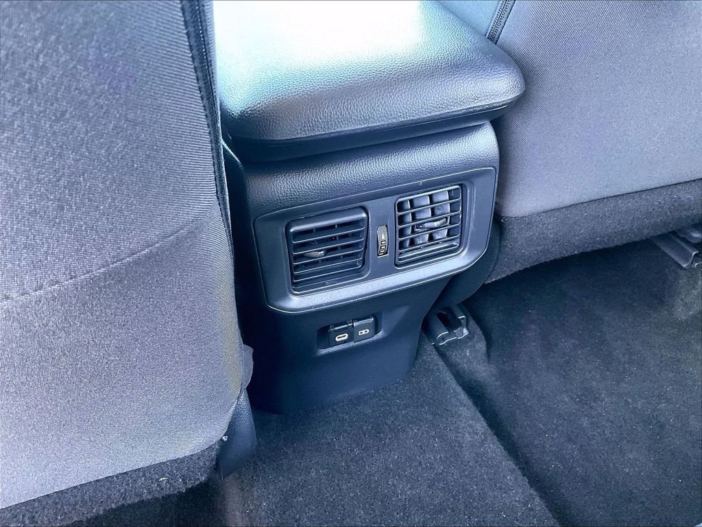 Used 2025 Toyota RAV4 XLE AWD/4WD image 28