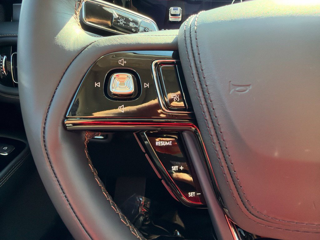New 2027 Lincoln Aviator AWD image 17
