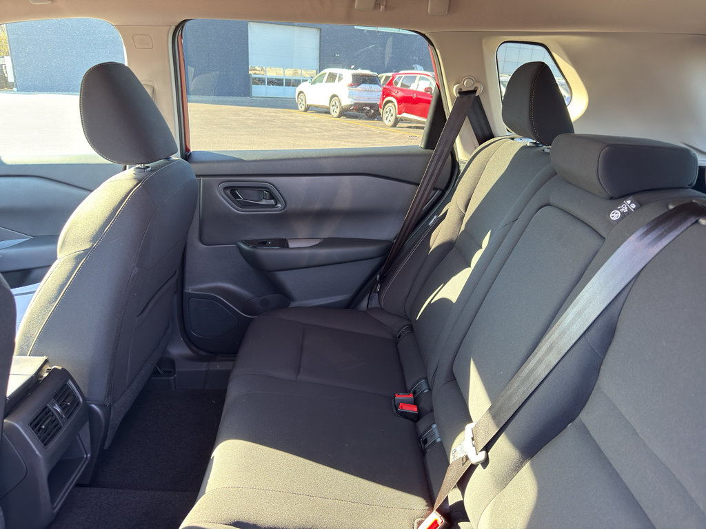 Certified 2025 Nissan Rogue S image 32