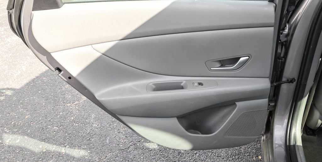 Used 2024 Hyundai Elantra SEL FWD image 27