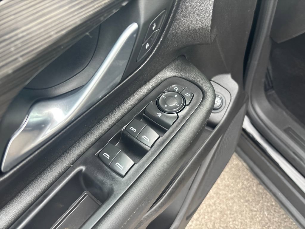 Used 2024 GMC Terrain SLE w/ Driver Convenience Package image 16