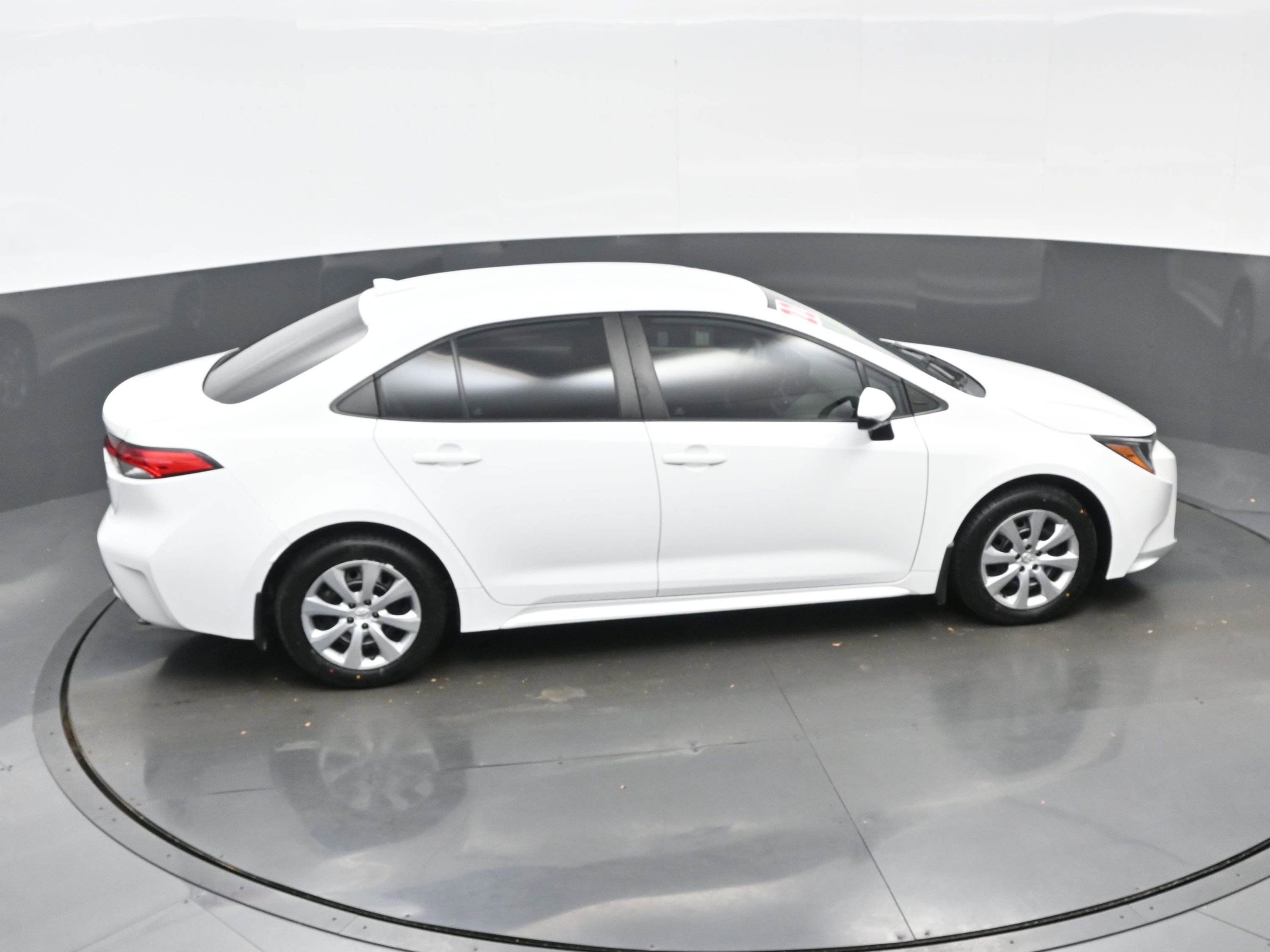 Used 2022 Toyota Corolla LE image 38