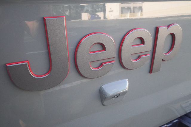 Used 2023 Jeep Gladiator Rubicon w/ LED Lighting Group AWD/4WD image 33