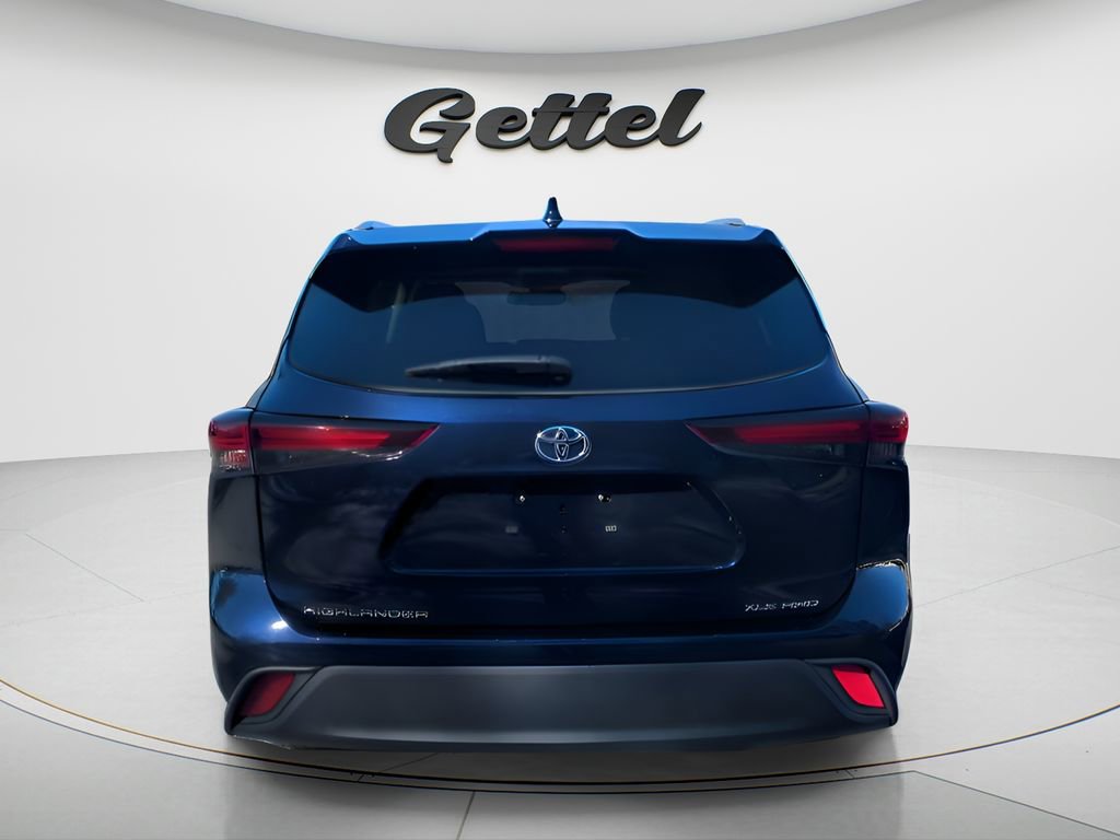 Certified 2024 Toyota Highlander XLE image 6