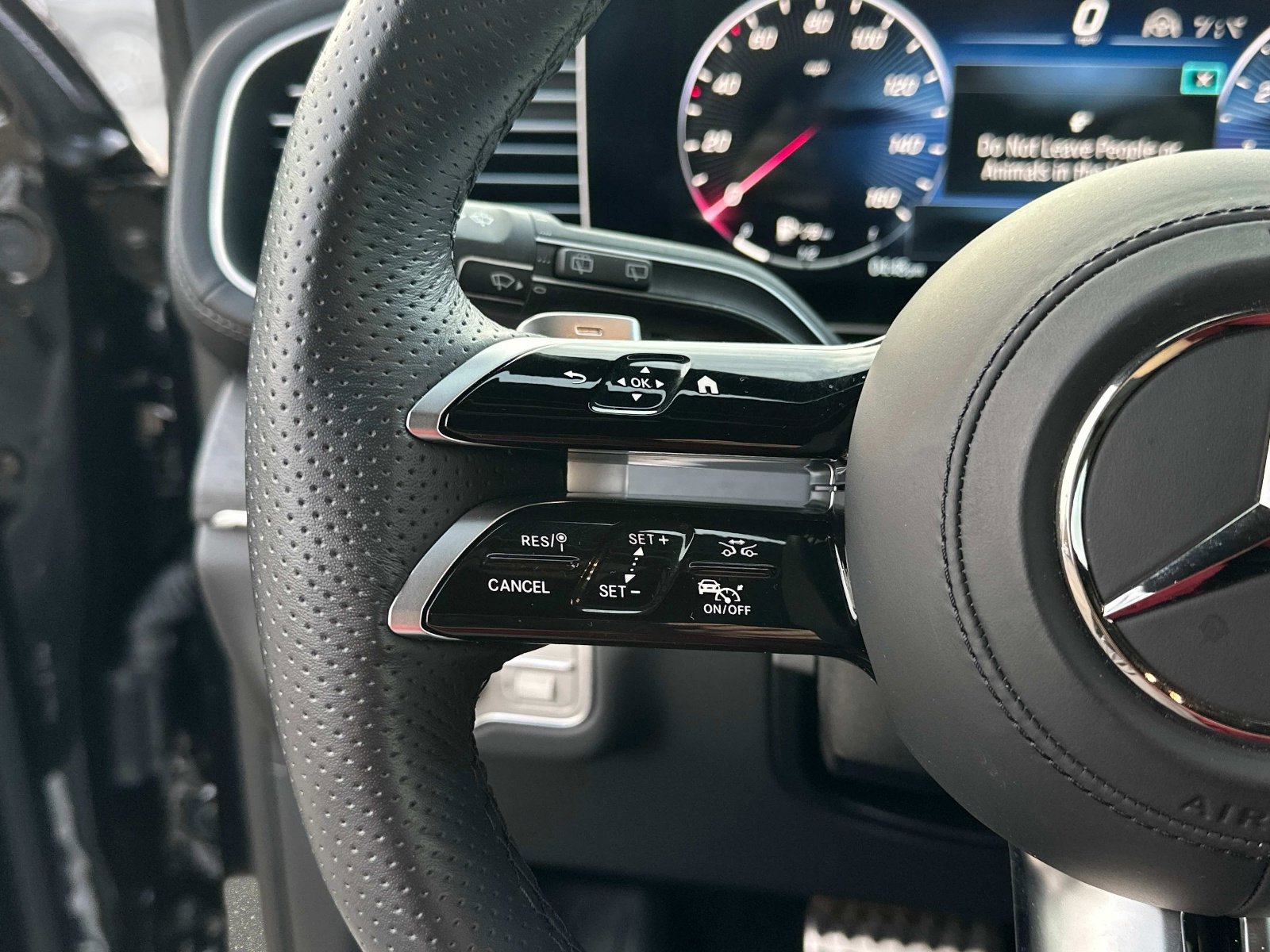 Certified 2025 Mercedes-Benz GLS 450 4MATIC image 28