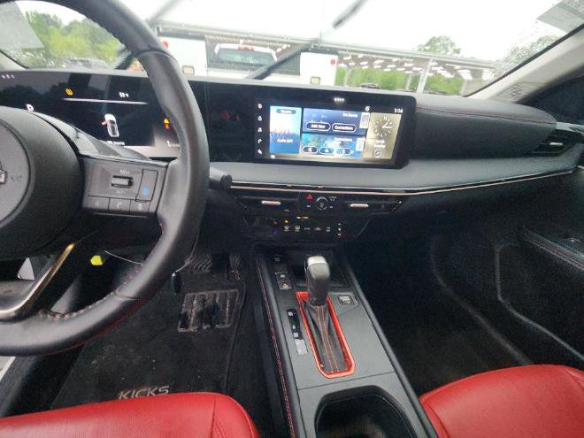 Used 2025 Nissan Kicks SR FWD image 10