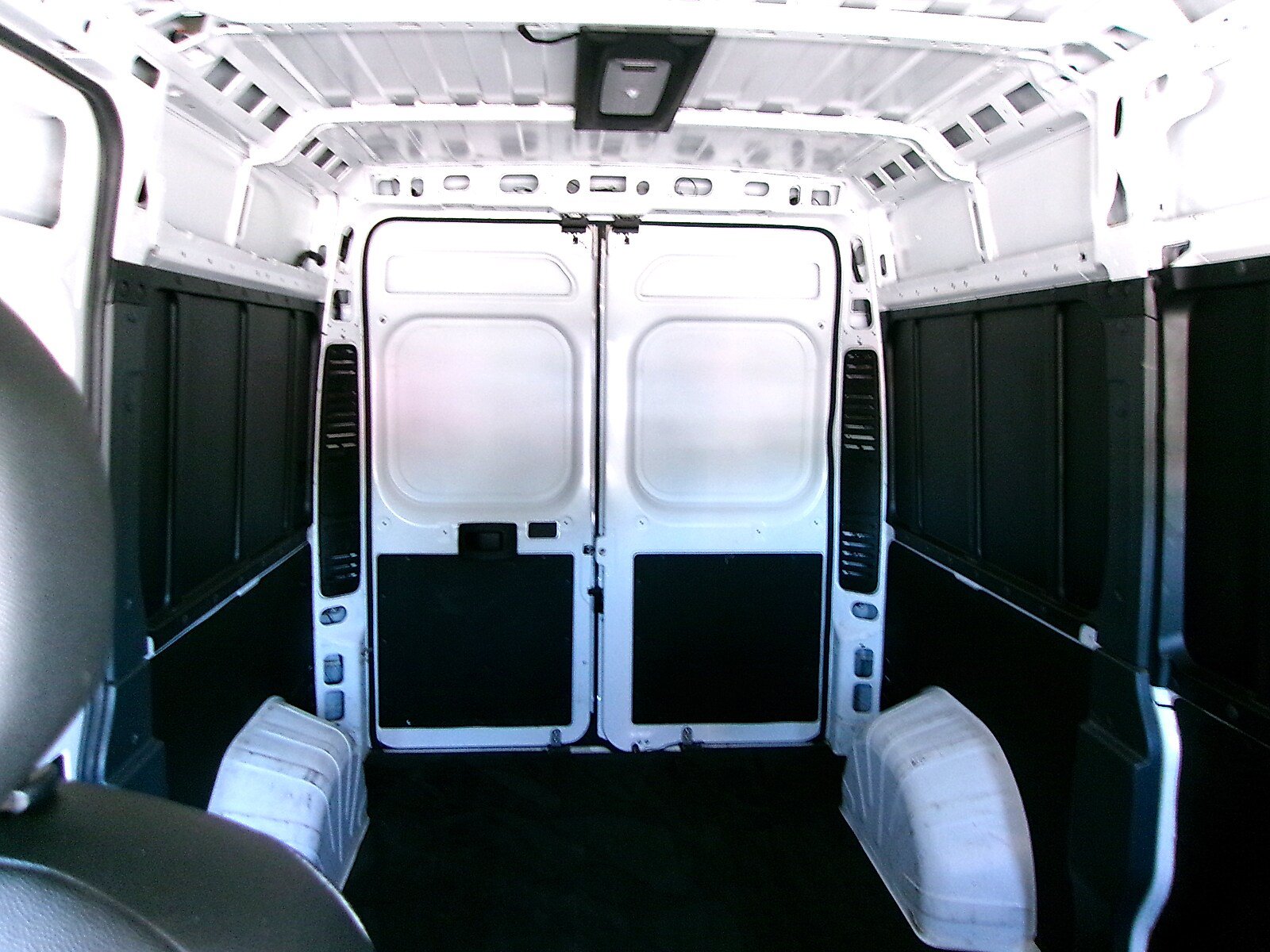Used 2025 RAM ProMaster 2500 w/ Convenience Group FWD image 12