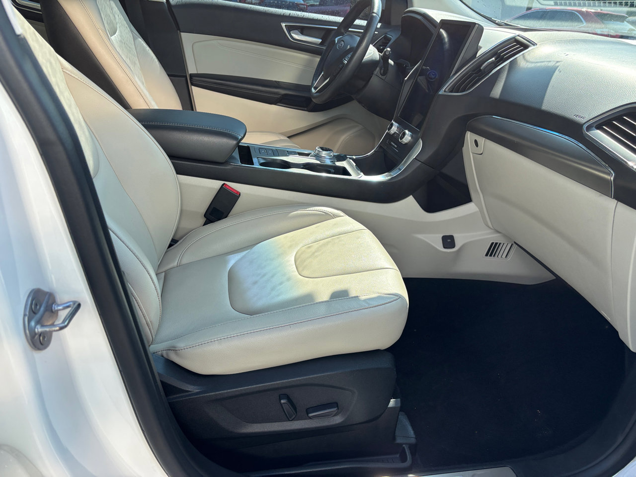 Used 2022 Ford Edge Titanium image 16