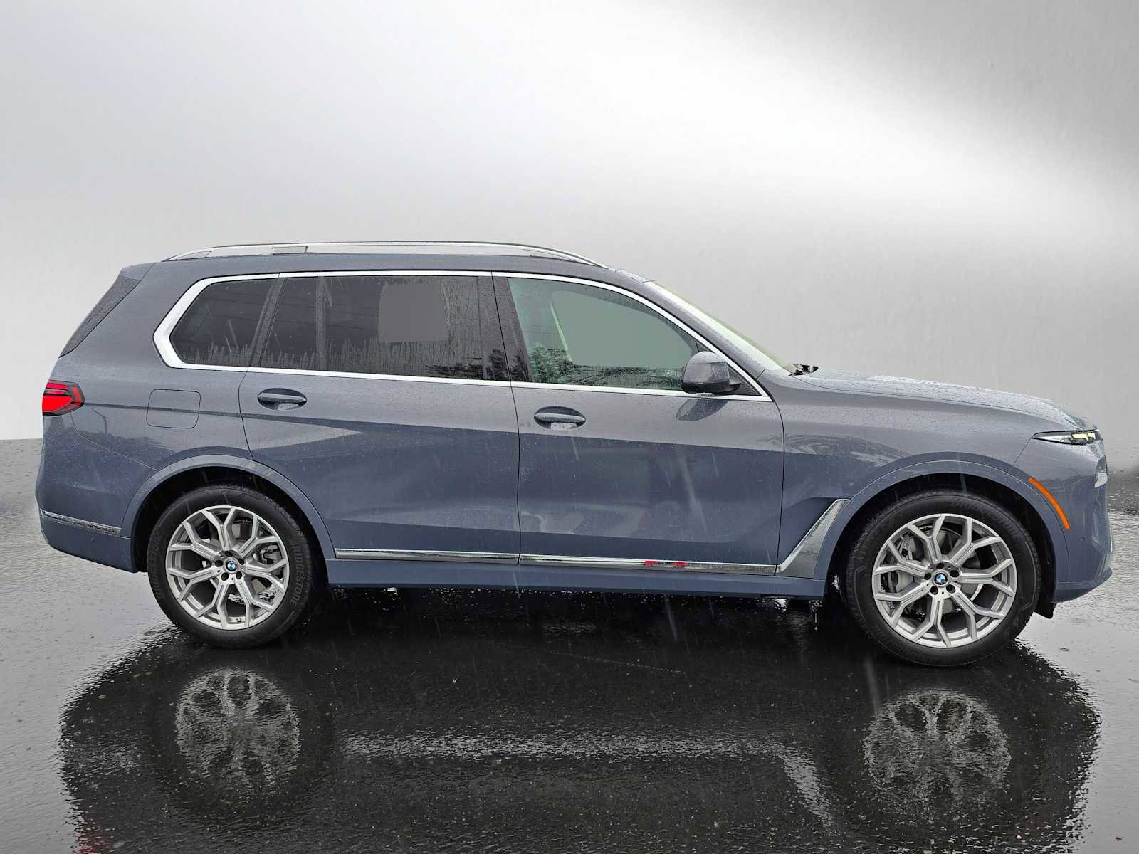 Used 2025 BMW X7 xDrive40i w/ Premium Package image 8